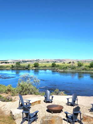 Property grounds - Stunning Riverfront home- River access with Hot Tub & Game Room! (Marsing)