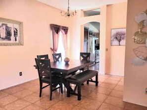 Dining - Relaxing 3 Bedroom Pool Home (Tampa)