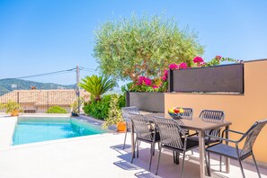 屋外ダイニングエリア