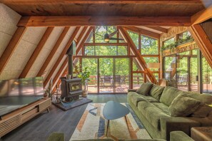 TV, fireplace - The Cocoon Chalet by Innsbrook Vacations! (Innsbrook)
