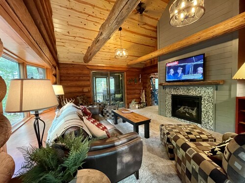 Family Log Cabin - Lake, Golf, Pool, Hike, Ski-ATV & Game Room - Northwoods WI