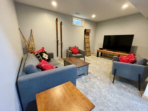 Smart TV, fireplace, DVD player, ping pong