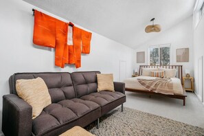 3 Schlafzimmer, Schreibtisch, Bügeleisen/Bügelbrett, Reisekinderbett