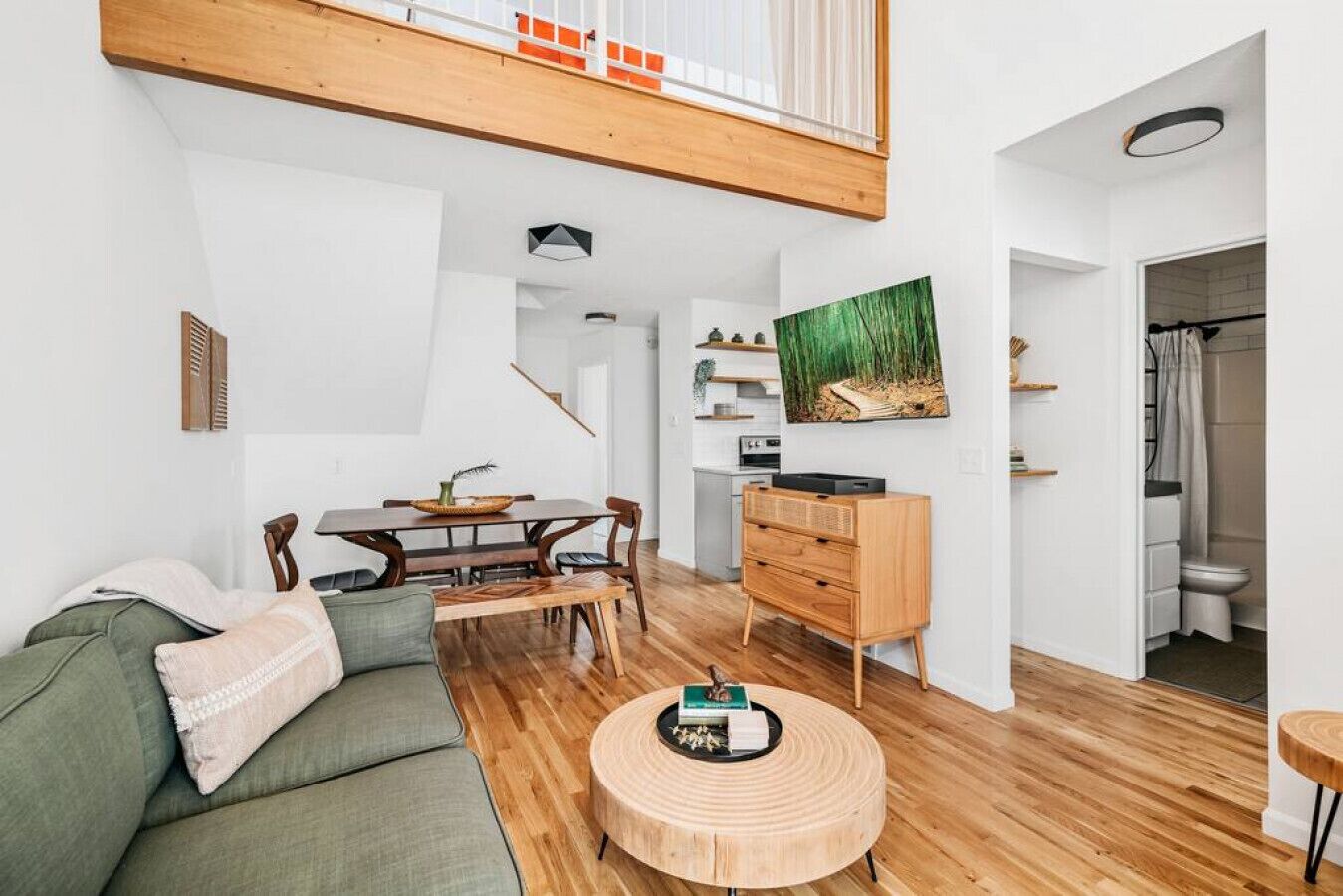 Smart TV, books, stereo