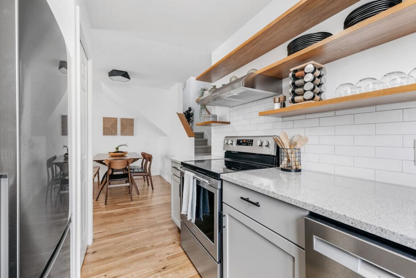 Refrigerador, microondas, horno y parrilla de estufa 