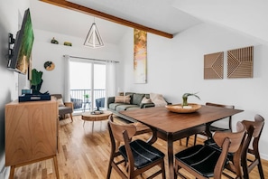 Interior - Japandi 3BD Townhome Downtown Beach Wineries (Traverse City)