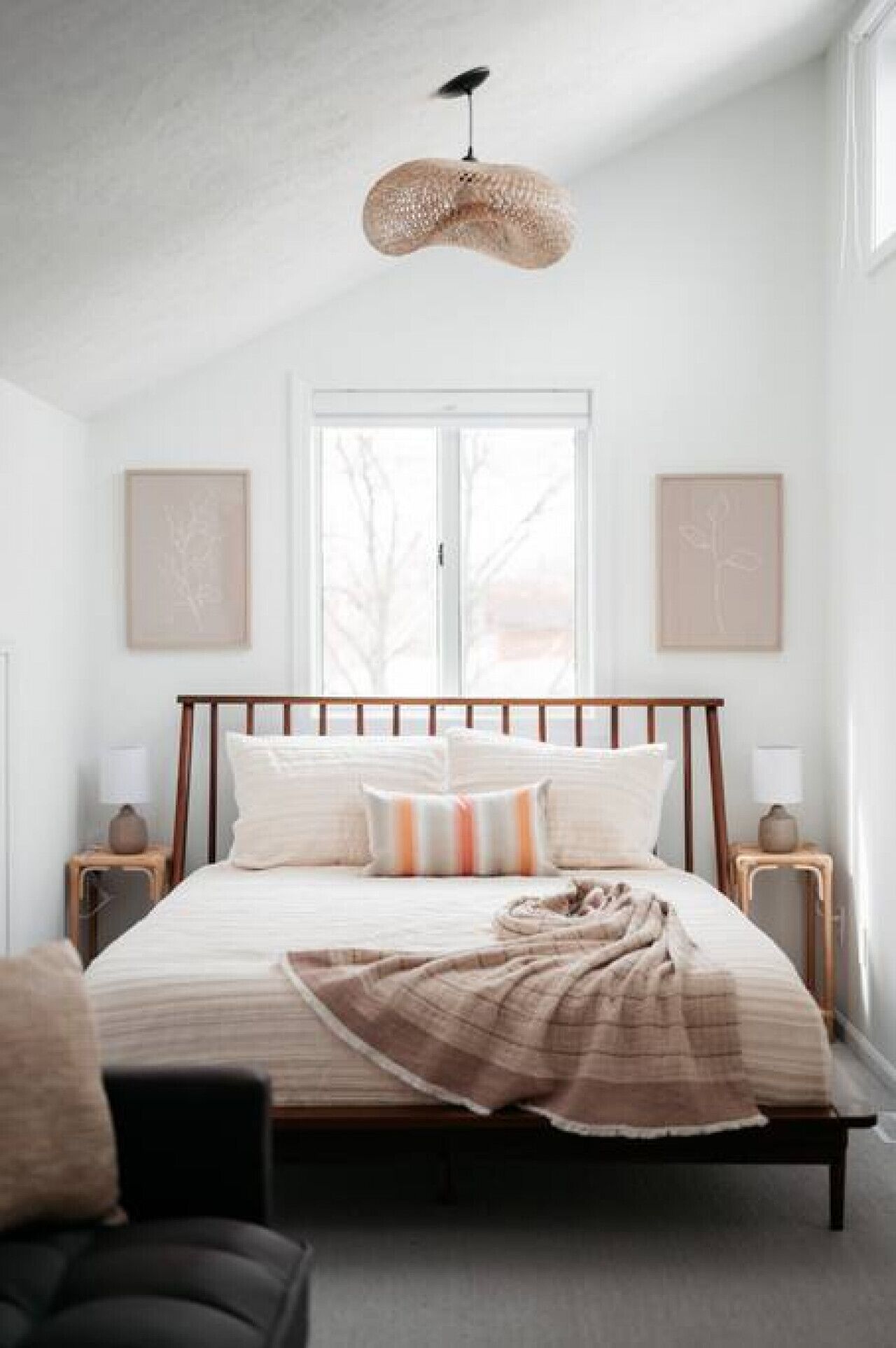3 bedrooms, desk, iron/ironing board, travel cot