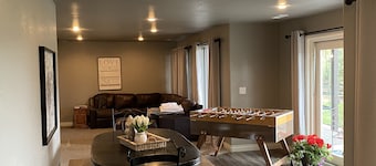 Airconditioned 1bd/1ba with kitchenette and Mountain views and private entry!