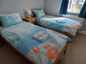 2 bedrooms, iron/ironing board, Internet, bed sheets