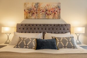 4 bedrooms, iron/ironing board, Internet, bed sheets