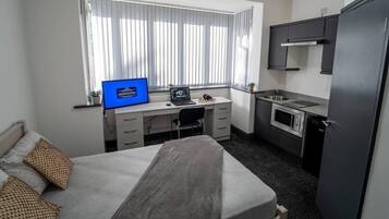 Desk, WiFi, bed sheets
