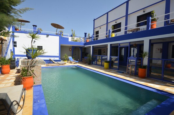 حمّام سباحة خارجي