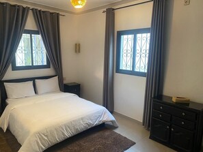 6 chambres, fer et planche à repasser, lit parapluie, Wi-Fi gratuit