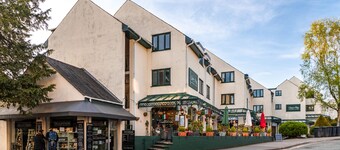 Luxury 2 Bed Room Lake View Apt Bowness Parking