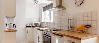 Luxury 2 Bed Room Lake View Apt Bowness Parking