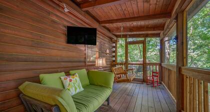 Secluded Lake Lure Cabin-Dogs OK-Resort Access