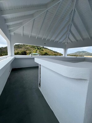 Outdoor spa tub - #4 One Studio with AC and Bathroom - 10 Minutes from two beaches (Tortola)