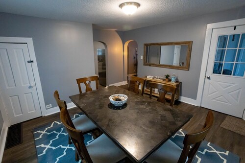 Cheerful 3-Bedroom Home on the Hill