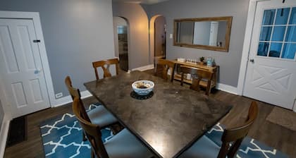 Cheerful 3-Bedroom Home on the Hill