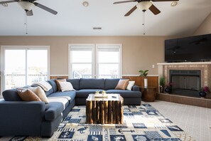 Smart TV, DVD player, computer monitors - ★Updated OBX Beach House w/Ocean Views, Walk to the Beach MP7.5 & Pet Friendly★ (Kill Devil Hills)