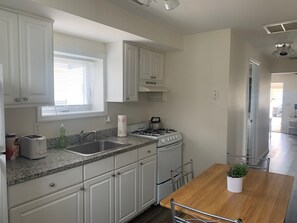 Fridge, microwave, oven, stovetop - Clean/cozy, 2 BLK to beach, 1st Floor, central air/back yard, parking+4 badges (Seaside Heights)