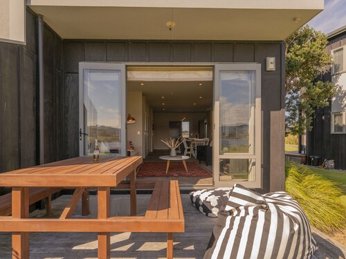 Sunset Retreat - Matarangi Holiday Home