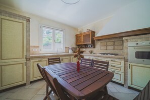 KĂŒhlschrank, Ofen, GeschirrspĂŒler