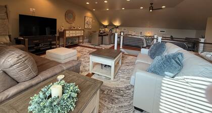 Lakeview Retreat, Covered Boat Slip, Swim Ladder, Sleeps 12
