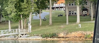 Lakeview Retreat: Dock, Boat Slip, Spacious for multi-family