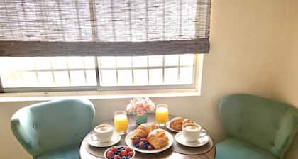 This is it! Exclusive stay for 55+, perfect for couples or executives.