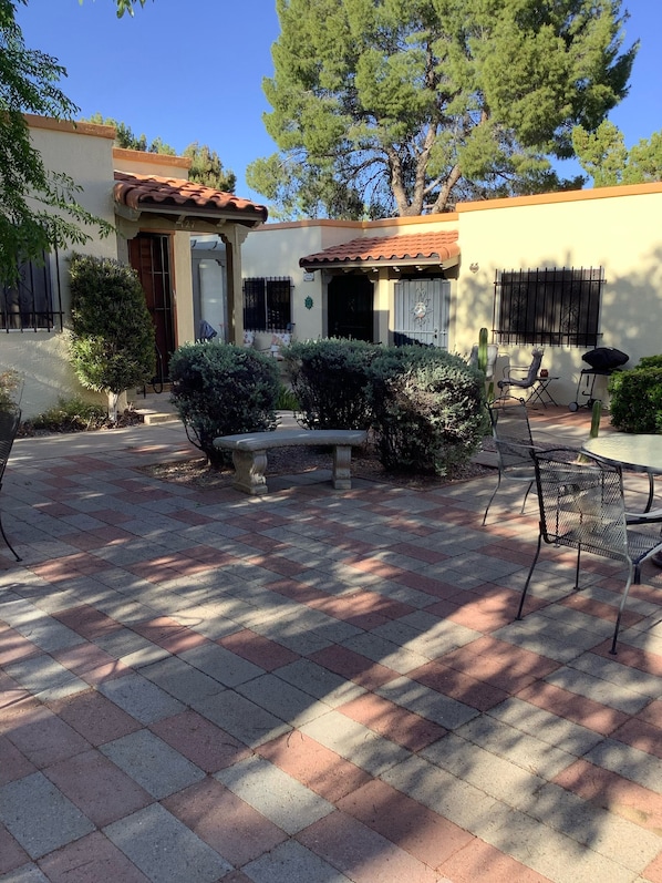 Property grounds - Your home in Green Valley: Exclusive stay for 55+! Easy drive to the Casino! (Green Valley)