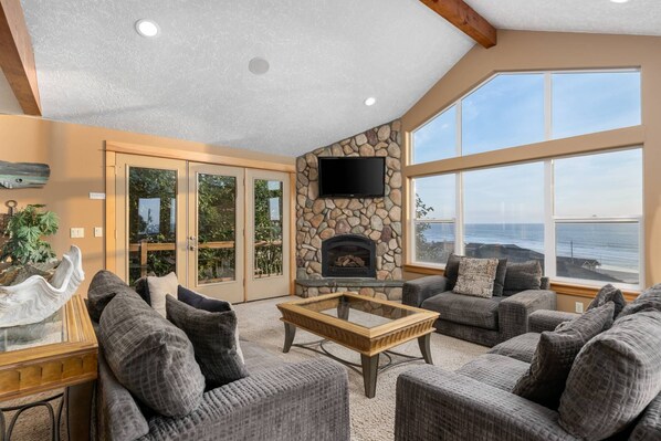 Télévision, lecteur de DVD, table de tennis de table, livres