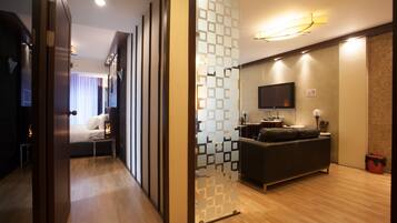 2 bedrooms, iron/ironing board, free internet, bed sheets