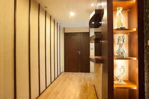 المنشأة من الداخل