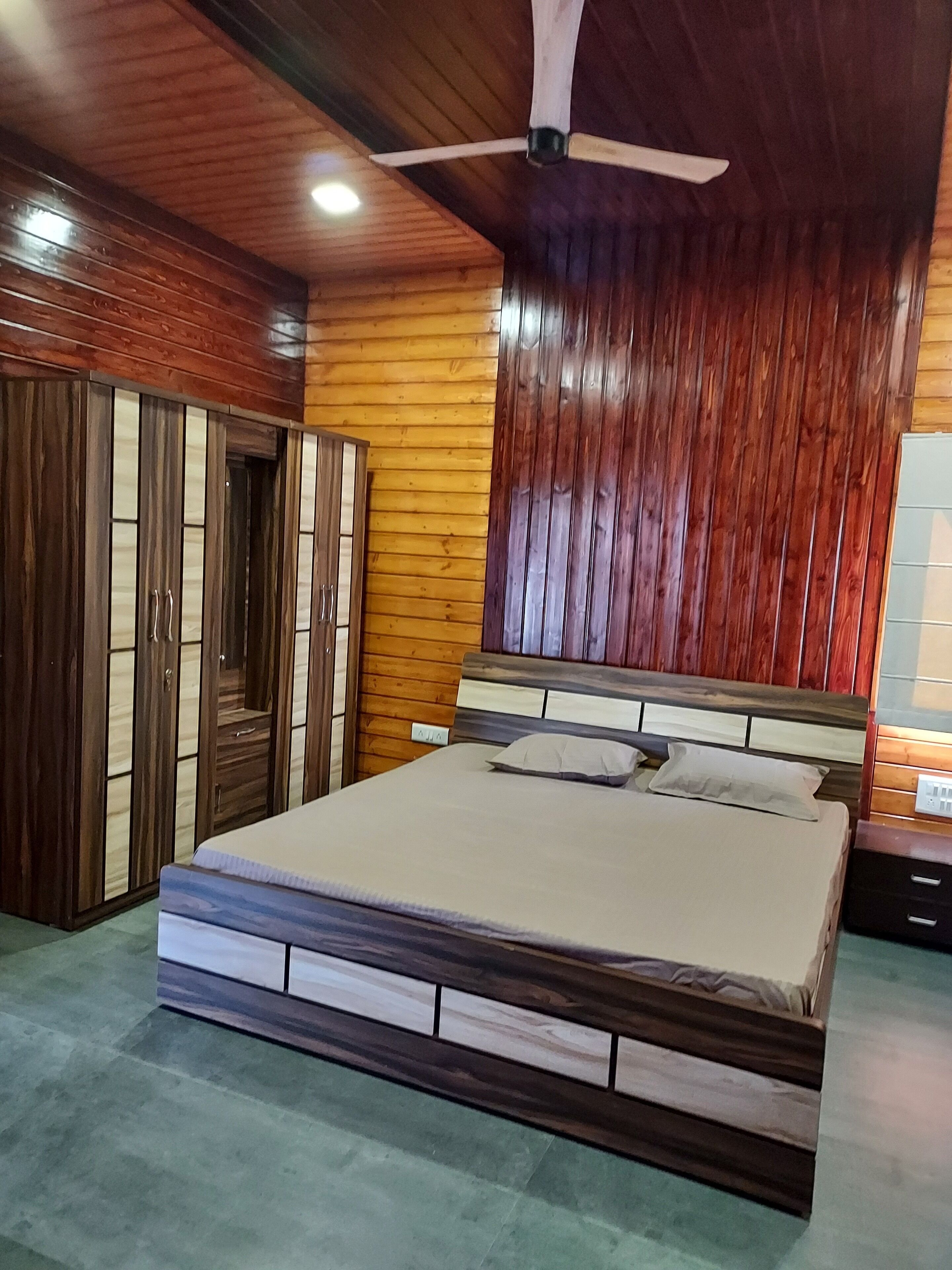 4 Schlafzimmer, Bügeleisen/Bügelbrett, kostenloses WLAN