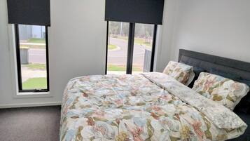 5 habitaciones, caja de seguridad en la habitación y escritorio