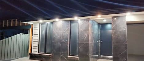 المنشأة من الخارج