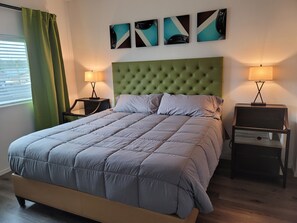 2 chambres, bureau, fer et planche à repasser, accès au Wi-Fi (inclus)