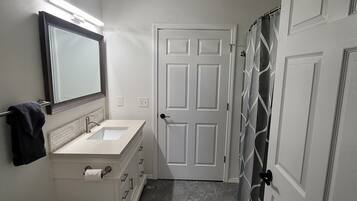 Combined shower/bathtub, hair dryer, towels, soap