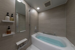 Combined shower/tub, free toiletries, hair dryer, slippers - IROHA GRAND HOTEL KINTETSUNARAEKIMAE (Nara)