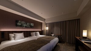 A hotel room with a large bed, a desk, a chair, and a floor lamp. - IROHA GRAND HOTEL KINTETSUNARAEKIMAE (Nara)