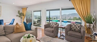 calabasas Home With stunning Views, Pool, and Jacuzzi 