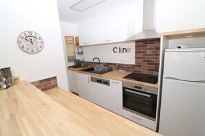 Kühlschrank, Mikrowelle, Ofen, Geschirrspüler