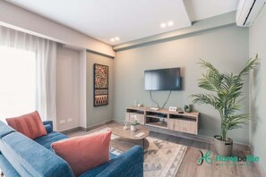 TV, offices - Santo Domingo Apartment with Pool & Gym (Santo Domingo de Guzmán)