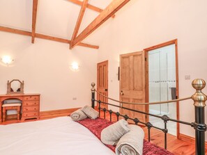 3 bedrooms, iron/ironing board, WiFi, bed sheets - Coastal Barn Conversion, overlooking the stunning Cot valley. (Saint Just)