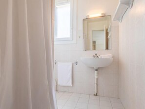 Bathroom - Super Plage by Interhome (Saint Cyr sur mer Les Lecques)