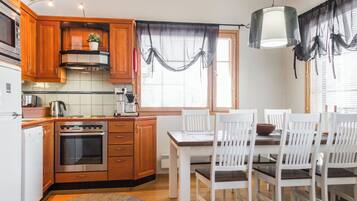 Fridge, microwave, dishwasher, cookware/dishes/utensils