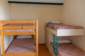 5 dormitorios, tabla de planchar con plancha, wifi gratis y ropa de cama