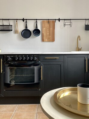 Fridge, oven, coffee/tea maker, cookware/dishes/utensils