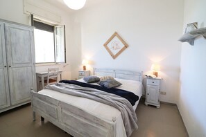 2 bedrooms, iron/ironing board, free WiFi, bed sheets - Apartment 'Casa Vacanza Primitivo di Manduria' near the beach with shared pool and Wi-Fi (otranto)